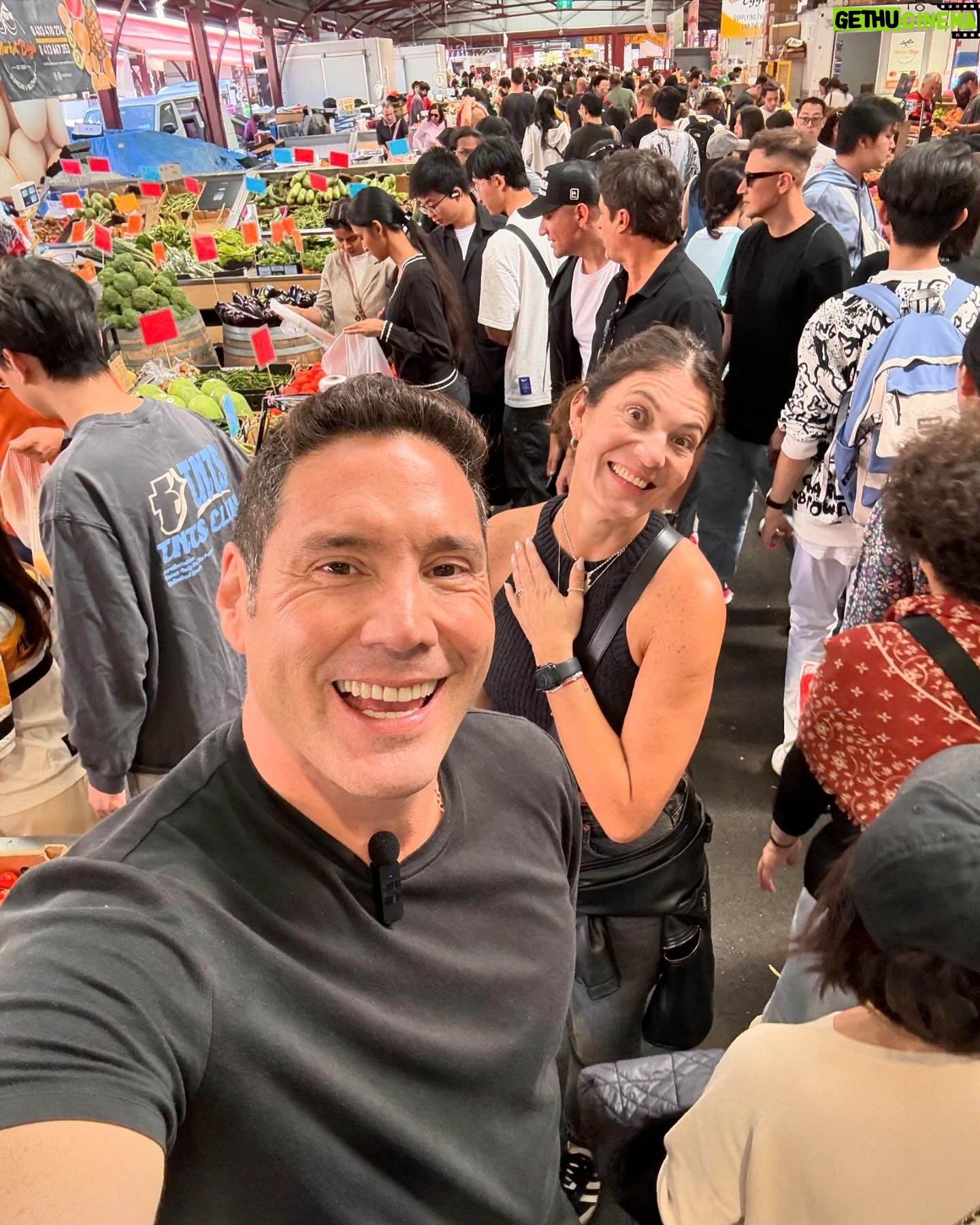 Francisco Saavedra Instagram - Día 0 Paseando por Melbourne y mañana camino a Filipinas para comenzar el Rodaje de #SociosPorElMundo3 hoy conocimos lugares preciosos y comimos un hot dog de camarones