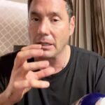 Francisco Saavedra Instagram - Me pidieron una recomendación, y aquí se las dejo, el multivitaminico que tomo se llama @fortavital y es un escudo protector que me hace muy bien , por que tiene todas las vitaminas y minerales que necesito, además de probiótico y colágeno tipo 2 que me ayuda con las articulaciones. Yo lo compro en www.fortavital.com y es la única vitamina que tomo recomendada por mi doctor 💪🏻🙌🏻