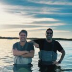 Francisco Saavedra Instagram – Cosechando Ostras en Coffin Bay. Seguimos viajando y haciendo para ustedes la nueva temporada de #SociosPorElMundo3