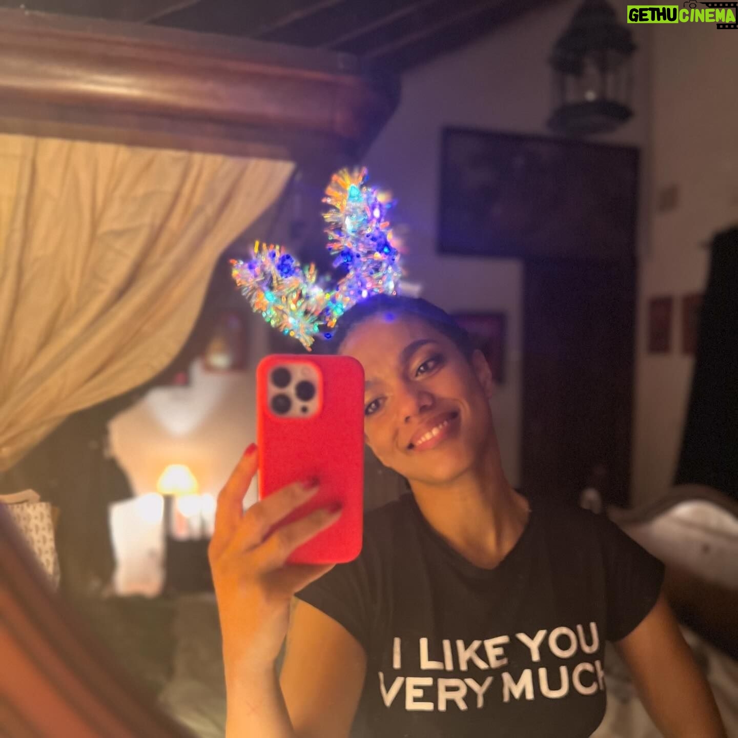 Freema Agyeman Instagram - Troof. Fanks for being part of this community over here! 💖💜🦄 #mondaymusing