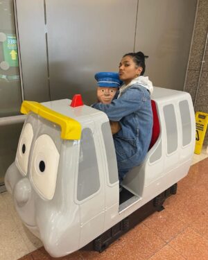 Freema Agyeman Instagram - I love me some BINGO. But it ain’t about winning. Hell it’s not even about the taking part. It’s about the fat chips, the endless pitchers of beer and pure jokes!! Nah but on a serious note, this post is just about PLAY. ANY PLAY (I ain’t here promoting gambling lol) just silly escapism and being PLAYFUL. Action that has no result. WE NEED PLAY. At any age! It is productive for our mental health!! Life is full on. Please make sure you ain’t skipping your playtime. #mondaymusing