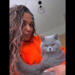 Freema Agyeman Instagram - Bank holibobz with cat cuddles, comfies & endless cuppas! ☕️ #Bowser 😻 #mondaymusing