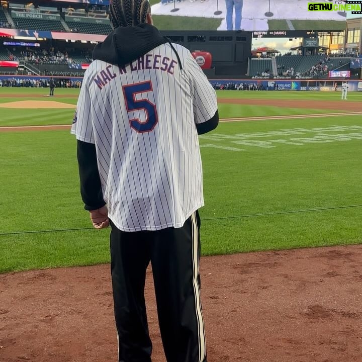 French Montana Instagram - JUST THREW THAT FIRST PITCH ! Tell the @mets send that contract ! Steve letβs negotiate πππ½ββοΈ