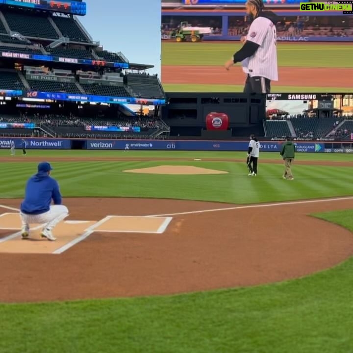 French Montana Instagram - JUST THREW THAT FIRST PITCH ! Tell the @mets send that contract ! Steve letβs negotiate πππ½ββοΈ