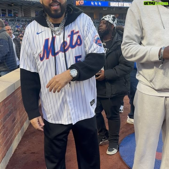 French Montana Instagram - JUST THREW THAT FIRST PITCH ! Tell the @mets send that contract ! Steve letβs negotiate πππ½ββοΈ