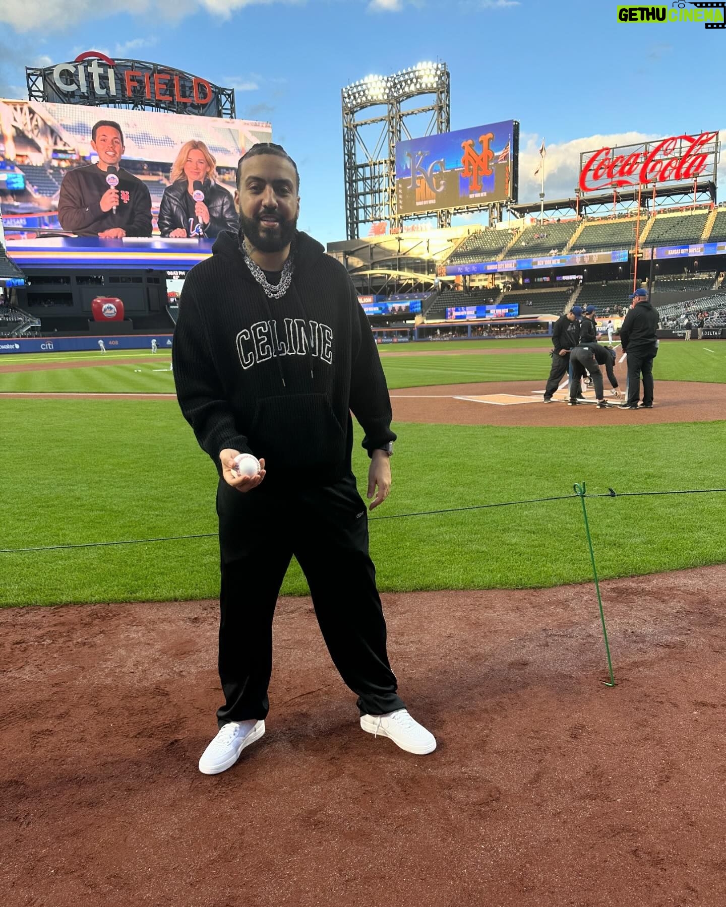 French Montana Instagram - JUST THREW THAT FIRST PITCH ! Tell the @mets send that contract ! Steve letβs negotiate πππ½ββοΈ
