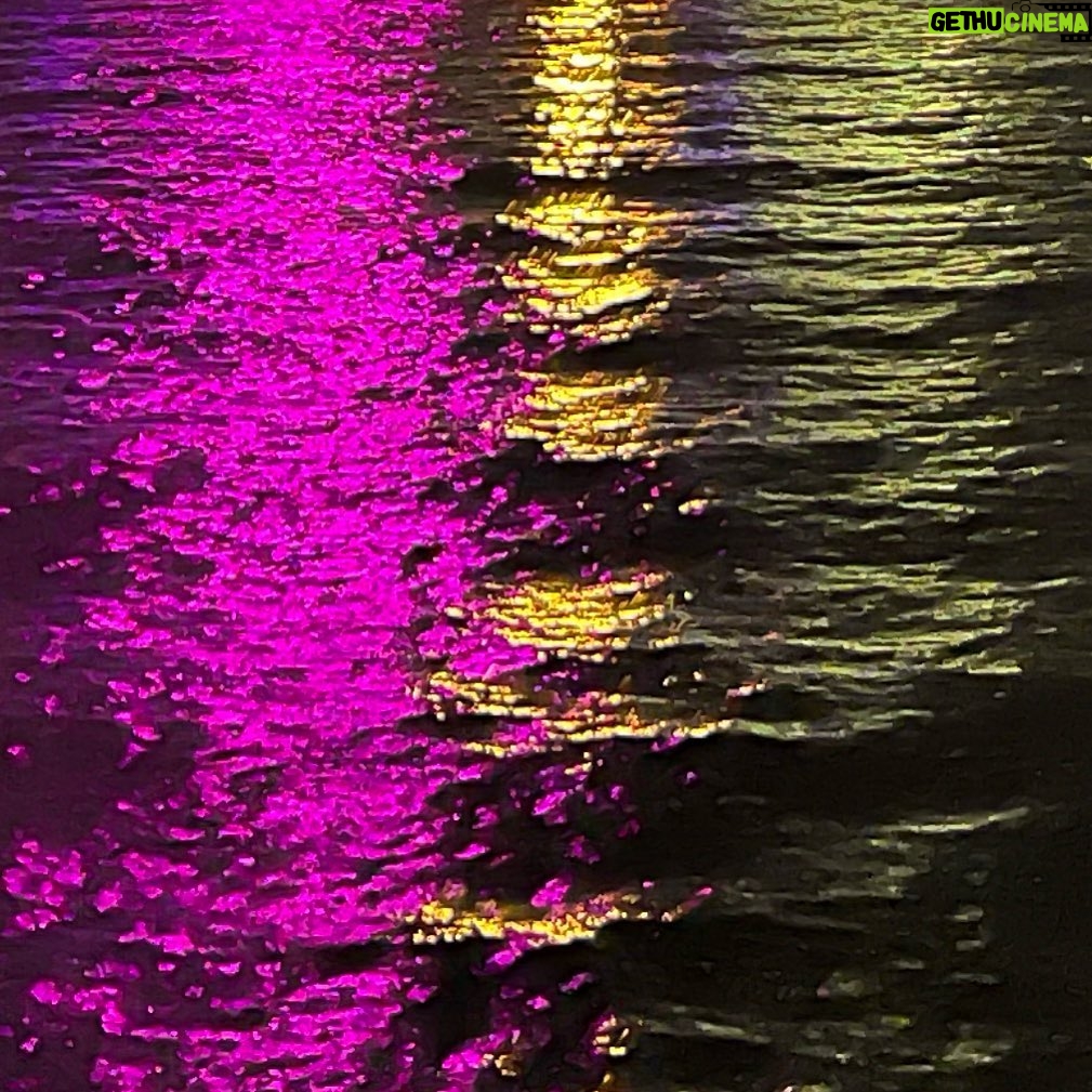 Freya Allan Instagram - River Thames on a Friday