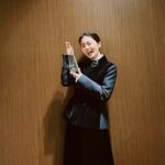 Fuka Koshiba Instagram - この度、2024エランドール新人賞を受賞させて頂きました☺︎✨ 昨年は「天使の耳」から始まり、「波よ聞いてくれ」「転職の魔王様」「フェルマーの料理」「あきない世傳　金と銀」と本当に様々な役を演じさせて頂きました(｡・・｡) 自分の中でも、沢山学ばせて頂いた年だったなという実感があったので、この様な素晴らしい賞を頂けて本当に嬉しかったです☺️ 色々な役を与えてくださった各関係者の皆様、 そして、作品を楽しみに観てくださって皆様のお陰です😌 本当に感謝の気持ちでいっぱいですm(_ _)m✨ この賞に恥じない様に、今年も、そしてこれからも精進してまいります🙇‍♀️✨ ありがとうございました😊✨ ⁡ ⁡ そして本日第4話の放送があった「大奥」。 観てくださった方、ありがとうございました✨ 絶賛撮影中ですが、これから先、回を増すごとに どんどん切ない展開です。 どんどん引き込まれる展開です。 もう台本読んでるだけで、苦しく辛いです。 ぜひ見届けて下さいませm(_ _)m ⁡ ⁡ #エランドール新人賞 ⁡#大奥 ⁡ P.S. このタキシードドレスが素敵すぎて（ ; ; ）✨ めちゃお気に入りです。 @dior