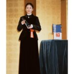 Fuka Koshiba Instagram - この度、2024エランドール新人賞を受賞させて頂きました☺︎✨ 昨年は「天使の耳」から始まり、「波よ聞いてくれ」「転職の魔王様」「フェルマーの料理」「あきない世傳　金と銀」と本当に様々な役を演じさせて頂きました(｡・・｡) 自分の中でも、沢山学ばせて頂いた年だったなという実感があったので、この様な素晴らしい賞を頂けて本当に嬉しかったです☺️ 色々な役を与えてくださった各関係者の皆様、 そして、作品を楽しみに観てくださって皆様のお陰です😌 本当に感謝の気持ちでいっぱいですm(_ _)m✨ この賞に恥じない様に、今年も、そしてこれからも精進してまいります🙇‍♀️✨ ありがとうございました😊✨ ⁡ ⁡ そして本日第4話の放送があった「大奥」。 観てくださった方、ありがとうございました✨ 絶賛撮影中ですが、これから先、回を増すごとに どんどん切ない展開です。 どんどん引き込まれる展開です。 もう台本読んでるだけで、苦しく辛いです。 ぜひ見届けて下さいませm(_ _)m ⁡ ⁡ #エランドール新人賞 ⁡#大奥 ⁡ P.S. このタキシードドレスが素敵すぎて（ ; ; ）✨ めちゃお気に入りです。 @dior