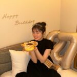 Fuka Koshiba Instagram - 27歳になりました😊👑 これからもご縁を大切に、 誠実に作品と向き合い、 周りにいる、支えてくれている 大切な人達への感謝を忘れず、 精進して行きたいと思います☺︎ 27歳の私も どうぞよろしくお願いしますっ(*´꒳`*) 愛がね、お祝いしてくれました🥂 よく見るホテルでオシャレなやつ😂 「フラッシュ炊いたほうがそれっぽいかな？！」 「カメラ見ないほうがいいかな？！」 「わ！よく見る写真撮れたー！！」 と笑いながら撮影会しました😂 バスクチーズケーキも焼いてくれて、 これがまた美味しいのなんの(｡・・｡) 今年もいっぱい遊んでもらうんだーっ✨ #27歳だぜ🤩