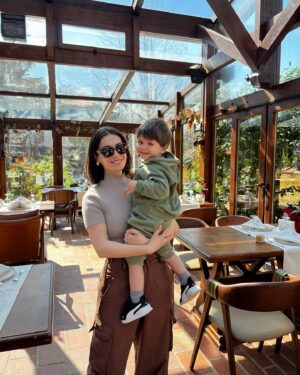 Fulya Zenginer Instagram - Beni anne yapan tüm çocuklarıma teşekkürler❤️
Hayatımdaki anlam arayışımın içini doldurdunuz evlatlarım 🧿
Ve tümm fıstık mamilerimin , tanıdığım, tanışmasakta  hayatına dokunduğum, hayatıma dokunan , bi yerlerde kendi mücadelesini veren canım anneler her gününüz sağlık ve neşeyle geçsin ❤️