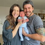 Fulya Zenginer Instagram – Kime daha çok benziyor diyecektik ama Miloşun karnı acıktı 🙈
Küntay&Milan&Fulya ☀️
Fotomuzu da babannemiz çekti 🫶🏻
#milan1haftalık😍