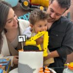 Fulya Zenginer Instagram - Milan 2 yaşında 🎂 İnstagram 100 foto koymama izin versede rahatlasam daha çoook güzel fotolar var 🥲 Bu sene de evde tatlı güzel bir kutlama yaptık Milankuşa, tabii ki inşaat araçları temalı 🥳 İyi ki var canımız oğlumuz❤️
