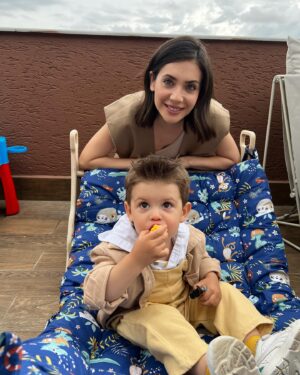 Fulya Zenginer Instagram - Milan 2 yaşında 🎂
İnstagram 100 foto koymama izin versede rahatlasam daha çoook güzel fotolar var 🥲
Bu sene de evde tatlı güzel bir kutlama yaptık Milankuşa,  tabii ki inşaat araçları temalı 🥳
İyi ki var canımız oğlumuz❤️