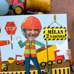 Fulya Zenginer Instagram - Milan 2 yaşında 🎂 İnstagram 100 foto koymama izin versede rahatlasam daha çoook güzel fotolar var 🥲 Bu sene de evde tatlı güzel bir kutlama yaptık Milankuşa, tabii ki inşaat araçları temalı 🥳 İyi ki var canımız oğlumuz❤️