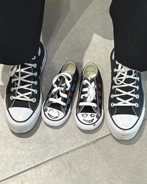 Fulya Zenginer Instagram - Geçtiğimiz 23 Nisan SuperKids ile inanılmaz keyifli bir etkinlik gerçekleştirdik.❤️ Minik katılımcı arkadaşlarımla birlikte Converse boyama atölyesinde buluştuk ve bir birinden keyifli anlar yaşandı.☺️ Sizinle de bu fotoğrafları paylaşmak istedim. Umarım bir sonraki aktivitemizde yeniden bir araya geliriz.
@superkidscomtr @converse.turkiye #işbirliği