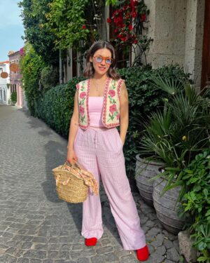 Fulya Zenginer Instagram - Alaçatı gün 1 🌸
Çocuğu uyutup instagrama düşenler burada mı?🙂‍↔️