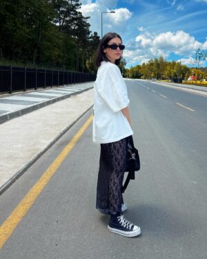 Fulya Zenginer Instagram - Bizimlesin diyor musunuz ? 🙂‍↔️
Valla ben sevdim bu kombini ☺️
#ootd