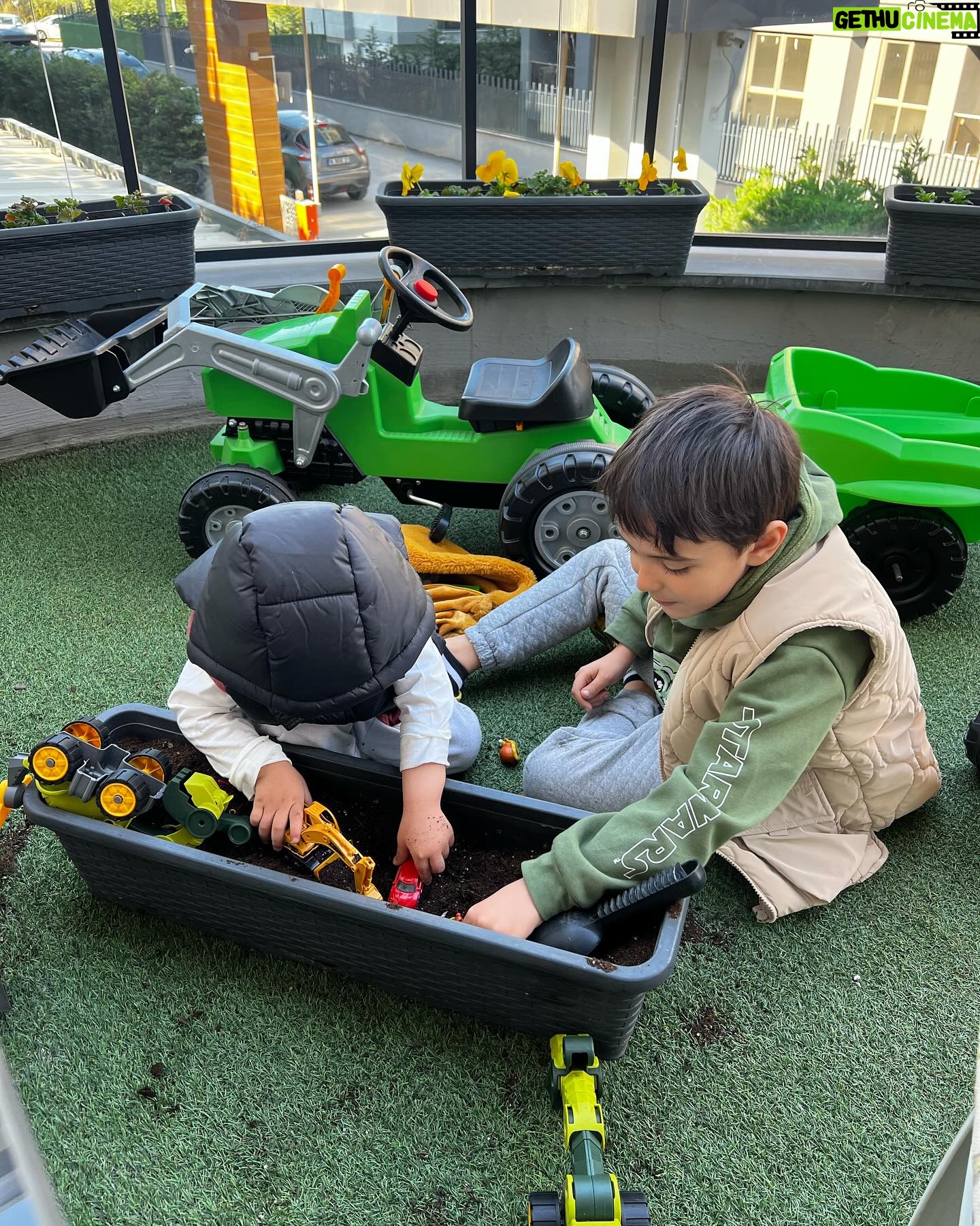 Fulya Zenginer Instagram - Bursa Dump 📌 Az ama öz foto çekmişim 👀