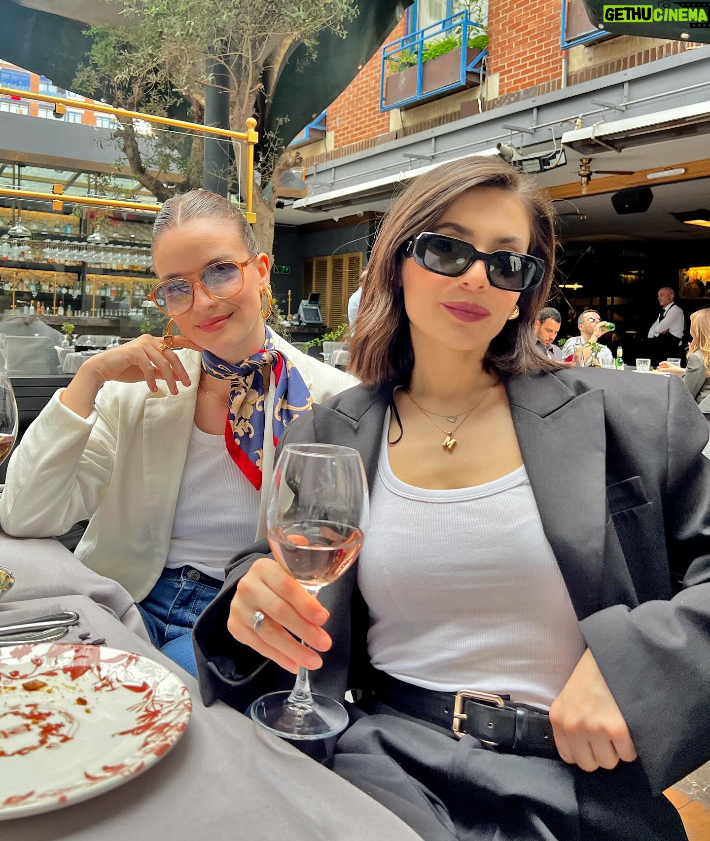 Fulya Zenginer Instagram - Tüm streslerden sıfırlanmak = yakın arkadaşla şöyle bir öğle yemeği🚀 Haksız mıyım ?❤️