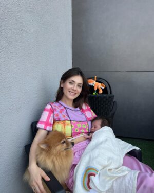 Fulya Zenginer Instagram - Beni anne yapan tüm çocuklarıma teşekkürler❤️
Hayatımdaki anlam arayışımın içini doldurdunuz evlatlarım 🧿
Ve tümm fıstık mamilerimin , tanıdığım, tanışmasakta  hayatına dokunduğum, hayatıma dokunan , bi yerlerde kendi mücadelesini veren canım anneler her gününüz sağlık ve neşeyle geçsin ❤️