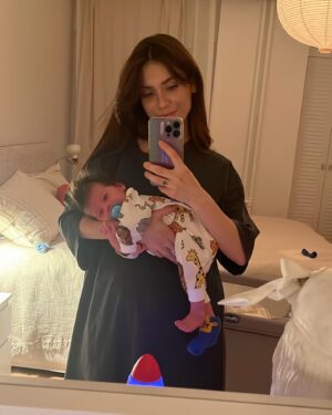 Fulya Zenginer Instagram - Beni anne yapan tüm çocuklarıma teşekkürler❤️
Hayatımdaki anlam arayışımın içini doldurdunuz evlatlarım 🧿
Ve tümm fıstık mamilerimin , tanıdığım, tanışmasakta  hayatına dokunduğum, hayatıma dokunan , bi yerlerde kendi mücadelesini veren canım anneler her gününüz sağlık ve neşeyle geçsin ❤️
