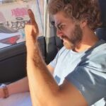 Furkan Palalı Instagram - Yüzüme vuran güneş, senaryo okumama engel olamaz ☀️ 🎞 #benimtatlıyalanım