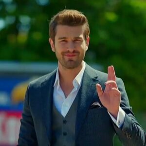 Furkan Palalı Instagram - Bir yolculuğun sonuna geldik. Güzel geçen bir yolculuğun bitmesi bir son değil yeni ve başka güzel yolların başlangıcıdır. Bu yolculuğu güzelleştiren siz degerli seyircilerimize özel teşekkürlerimi bir borç biliyorum. Bizimle güldünüz, bizimle ağladınız. Kendimizi hiç yalnız, eksik hissetmedik. Varolun.
Projenin gizli kahramanları; Hocam Hasan Tolga Pulat; Çokça güldük bazen kızdık ama iki kardeş oluverdik. Onur Sarıhan, onun kadrajında filizlendi, büyüdü ve sizlerin sevgisini kazandı. Gözüne, aklına sağlık. Kamera arkası canım ekibim 65 bölüm nazımı çektiğiniz için, emeğiniz için minnettarım.
Onur Sarıhan'ın baş mimarları, 'Lord' lakabının yaratıcıları Asli ve Banu Zengin kardeşler; 65 bölüm, her hafta yüz sayfayı böyle heyecanlı yazmak her babayiğidin harcı degil, kaleminizle yarattığınız dünya için ayrıca teşekkür ediyorum. 
Canim partnerim, yol arkadasim Demet Özdemir, seninle aynı gemide yol aldığım için çok mutluyum. Yanımda ufacık kalıyordun belki ama nasıl da devleşiyordun her sahnede... Partnerim olduğun için gurur duyuyorum; emeğine, yüreğine sağlık.
Ustam Sumru Abla, 2.annem Özlem Abla, enerji kaynağım Sevinç, tatli kadın babaanneciğim Nurşim abla, can abim Suat Sungur, dert ortaklarim Fatma ve Gökçe mizahın adresi Cihan, Beyti , evimizin süslü kızı Pelin güler yüzleriyle ; Ceren,Dilek İrem, Özlem ve Selen,Eda  güzel adamlar Fatih ve Murat, Onur Sarıhan'ın rol modeli dayım Ünal Silver, miniklerimiz Ömrüm, Ela, Erdem, Kayı,ikizler az birlikte olsak da bize renk katan Tuğçe ve usta Erdal Özyağcılar ve tabii ki bir hayali gerçeğe dönüştüren Faruk Turgut ,bütün Gold Yapım ve kurgu-miksaj  ekibi hepinize teşekkürler... Bu projeyi sizlerle paylaşmak benim için bir ONUR'du... HOŞÇAKAL NO:309

#no309