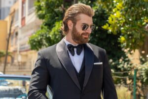 Furkan Palalı Instagram - Bugün son defa "Bir Zamanlar Çukurova"... 
Bu projeye iyi niyetle emek veren herkesin gönlüne sağlık , bizi hiçbir zaman yalnız bırakmayan seyircilerimize de çok teşekkür ediyorum.
Yeni hikayelerde görüşmek üzere... 
Fikret Fekeli eyvallah 💫
