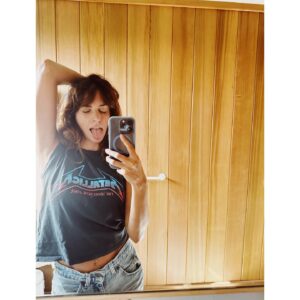 Génesis Rodríguez Instagram - I look like a bad influence.