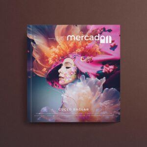 Gözde Mutluer Instagram - Yenilenen tasarımıyla Mercado Basılı Edisyon #8 Güçlü Bağlar çıktı!

“Bağ kurmak” üzerine içsel sorgulamalar yaşadığımız bir dönemde Güçlü Bağlar edisyonumuzun kapak çekimi için Eylül ve Gözde ile bir araya geldik. İkilinin kendi içlerinde yaratıcı dünyayla kurdukları bağları, birbirini besleyerek özgün bir yaratıcı forma sokma hayali üzerine buluştuk. Bir fotoğraf sanatçısı ve fotoğrafladığı sanatçının arasında sanat aracılığıyla yeni bir diyalog kurma sürecini izlemek bugüne kadar yaşadığımız en eşsiz deneyimlerden biriydi. İki yaratıcı insanın zihninde ve kalbinde kurulan diyalogun farklı disiplinlerden yetenekli pek çok insanın katkısıyla bu fotoğrafları üretmesi, Eylül’ün deyişiyle adeta yıldızların bir süpernovaya dönüşüm süreciydi. Bu yaratıcı dönüşüm sürecinin bizleri “biz” yapan ve “daha güçlü” kılan bağlara dair değerli bir an olarak yeni sayımızı okuyan herkese ilham olmasını diliyoruz. 

Güçlü Bağlar edisyonumuzu studiomercado.com üzerinden satın alabilirsiniz. 

Kapak: Eylül Ezik & Gözde Mutluer
Makyaj: Nüvit Tiryaki @nuvit 
Saç: Günay Kaymaz 
Fotoğraf Asistanı: Eren Kandıra @erenkandira 
Işık: Furkan Kumaş 
@hakaanyildirim a özel teşekkürlerimizle