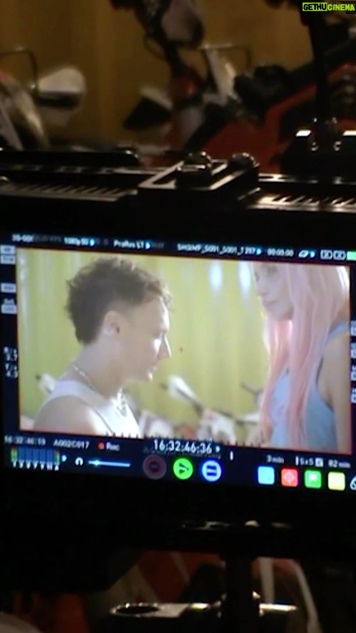 Gülşen - 127.5K Likes - 🍒 backstage