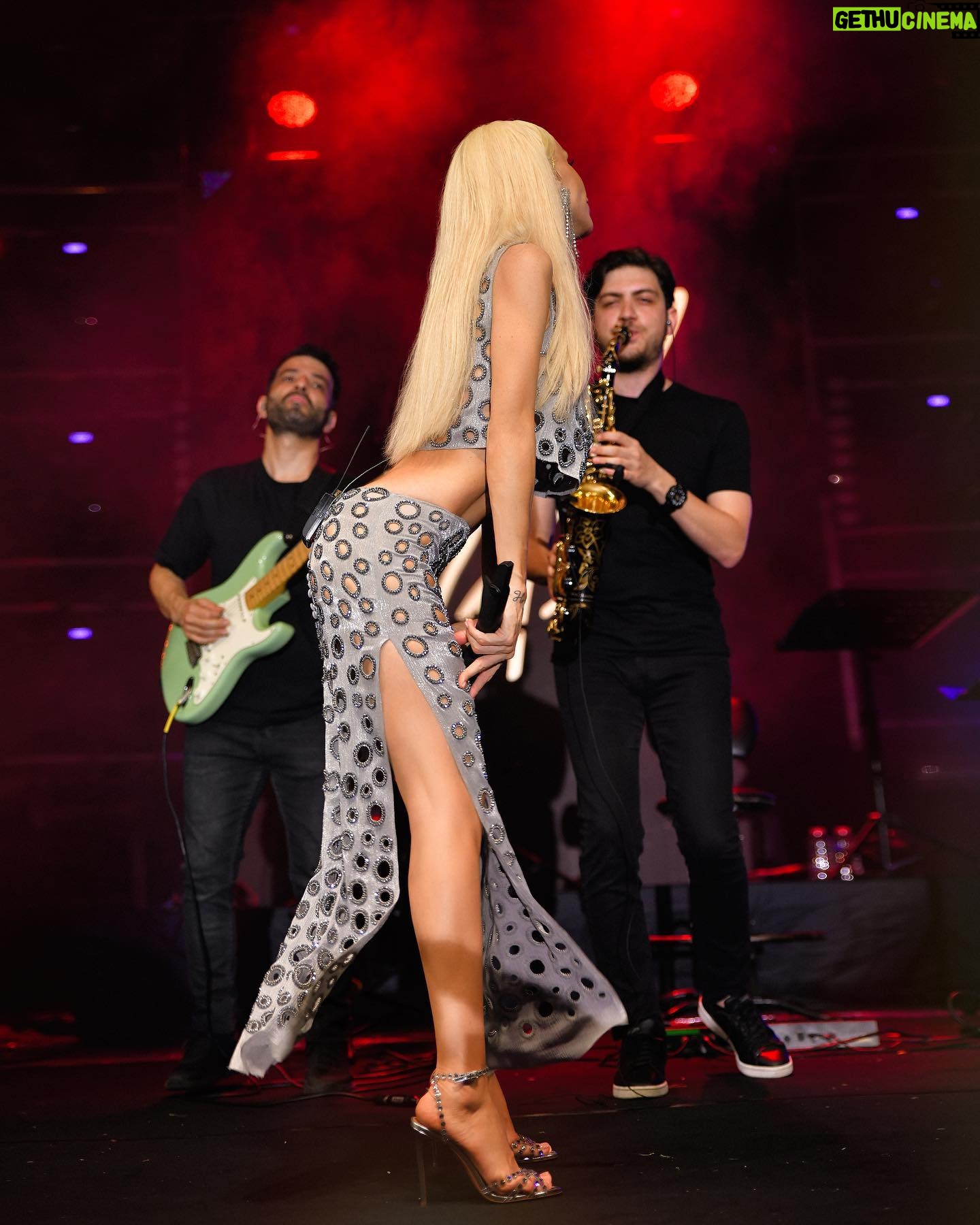 Gülşen Instagram - 3 gün 3 gece kutladık bayramı. Antalya’ya kucaklar dolusu love 🤍
