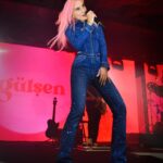 Gülşen Instagram - Aslında gitsek ya biz daha ileri.. 💙