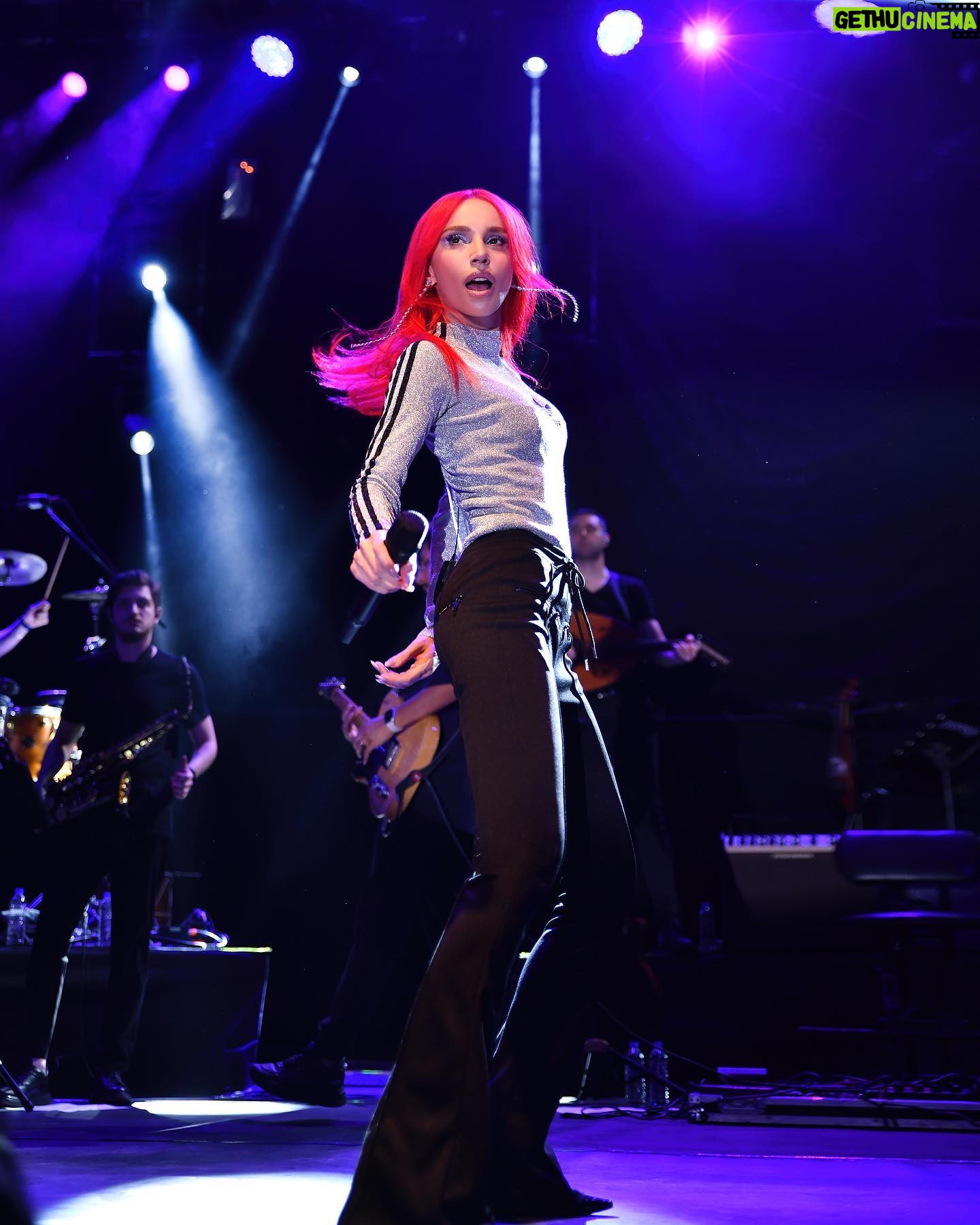 Gülşen Instagram - Beni Ankara’ya geri götürün. Unutamıyorum. 🤍🫧🤍🫧🤍🫧🤍🫧🤍