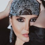 Gülben Ergen Instagram - Şarkılar Yeniden başlamalar Hayaller Hoşgeldin Mayıs Sen bir de Haziran’ı bekle… 🎵🖤 @yurekliahmet_