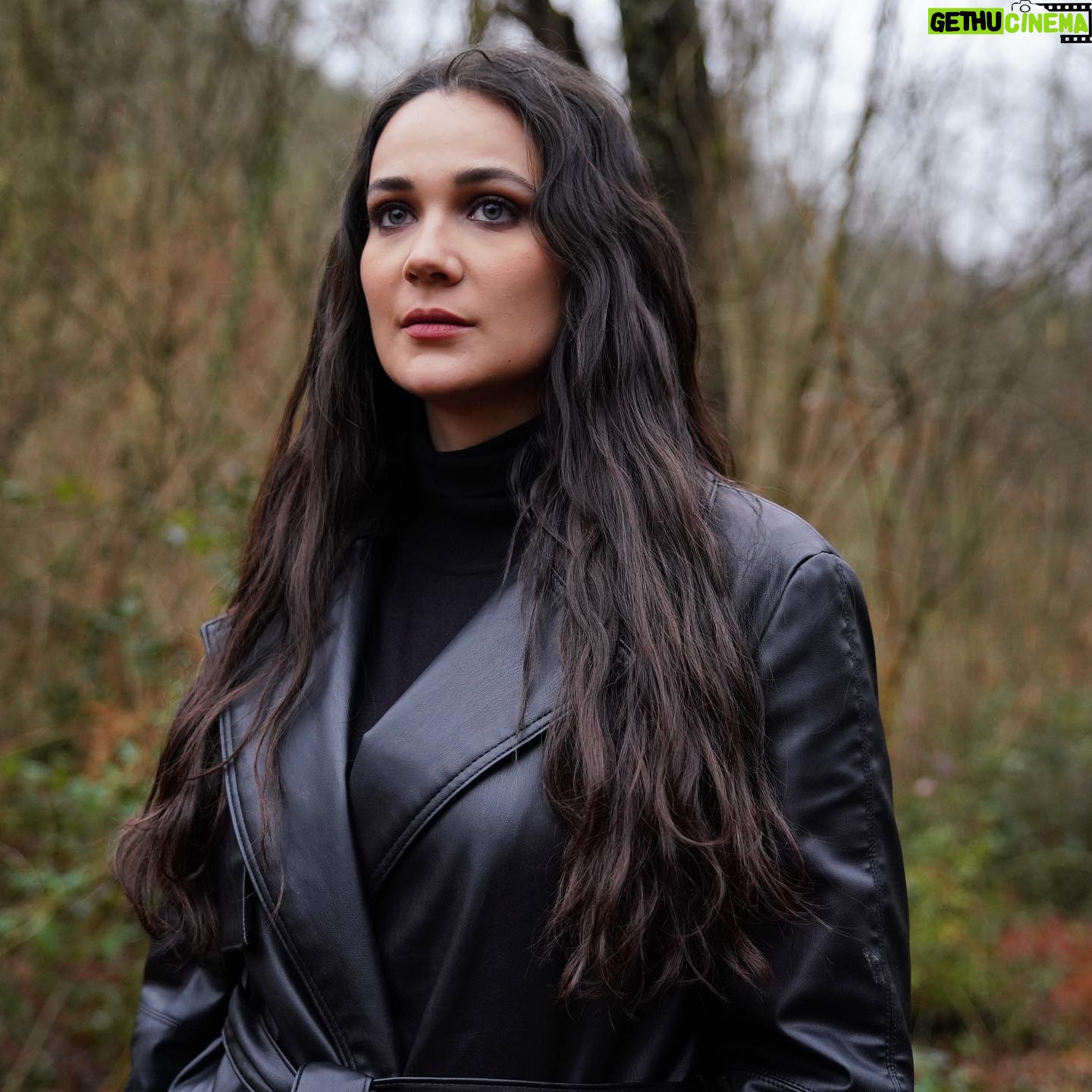 Gülsim Ali Instagram - Bu akşam saat 20:00’de @alsancaktrt ‘de @alsancaktrt 💣