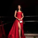Gülsim Ali Instagram – Dün yazdığınız binlerce güzel mesaj ve müthiş desteğiniz için teşekkür ederim. Beni çok mutlu ettiniz. Kalbimiz bir ♥️ @busraissik ✨  @tarikedizofficial 👗  @monrevebijoux 💎  @sabitakkaya 💇🏻‍♀️ @thebsla 💄 @eneskahraman 📸