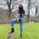 Gülsim Ali Instagram - Beremi görünce otomatik olarak şarkı söylemeye başlıyorsunuz ; Arı vız vız vız, arı vız vız vız, arı vız vız vız diye dolaşır 🎵 Photo by : @baroonez 💐