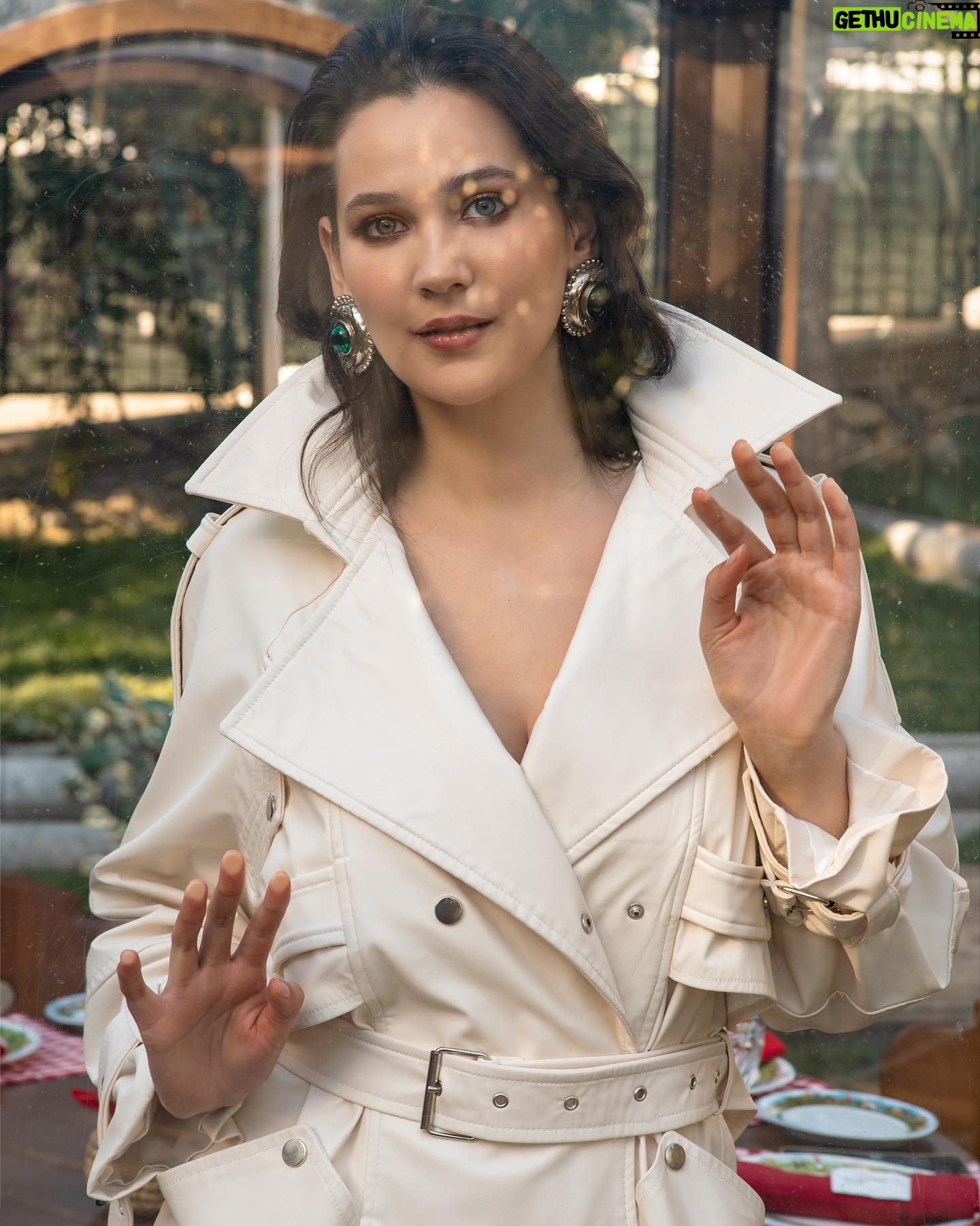 Gülsim Ali Instagram - 📸 @cemtalu Styling: @busraissik Saç: @burakilerii Makyaj: @pelinpehlivanogluu Styling Asistan: @ahmethazem Ajans: @basakgunesberk @icontalentofficial