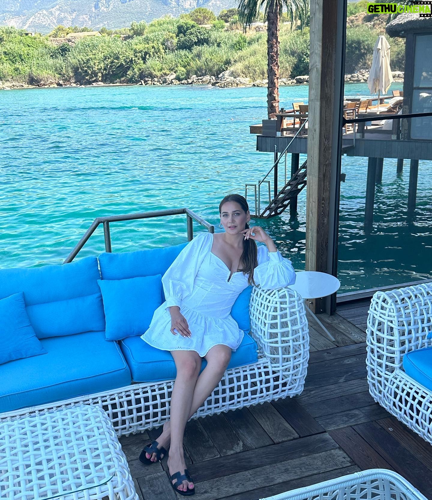 Gülsim Ali Instagram - Maldivler artık uzak değil @cratospremiumcyprus ile Maldiv evleri çok yakınımızda 💙