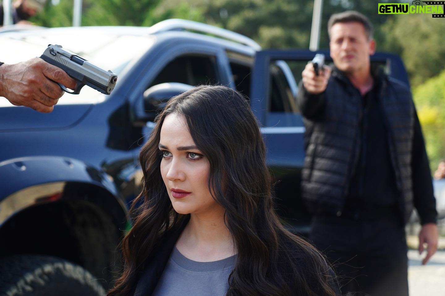 Gülsim Ali Instagram - Bu akşam 20:00’de @trt1 ekranlarında @alsancaktrt yeni bölümü ile karşınızda olacak 💣 #AlSancakDizisi