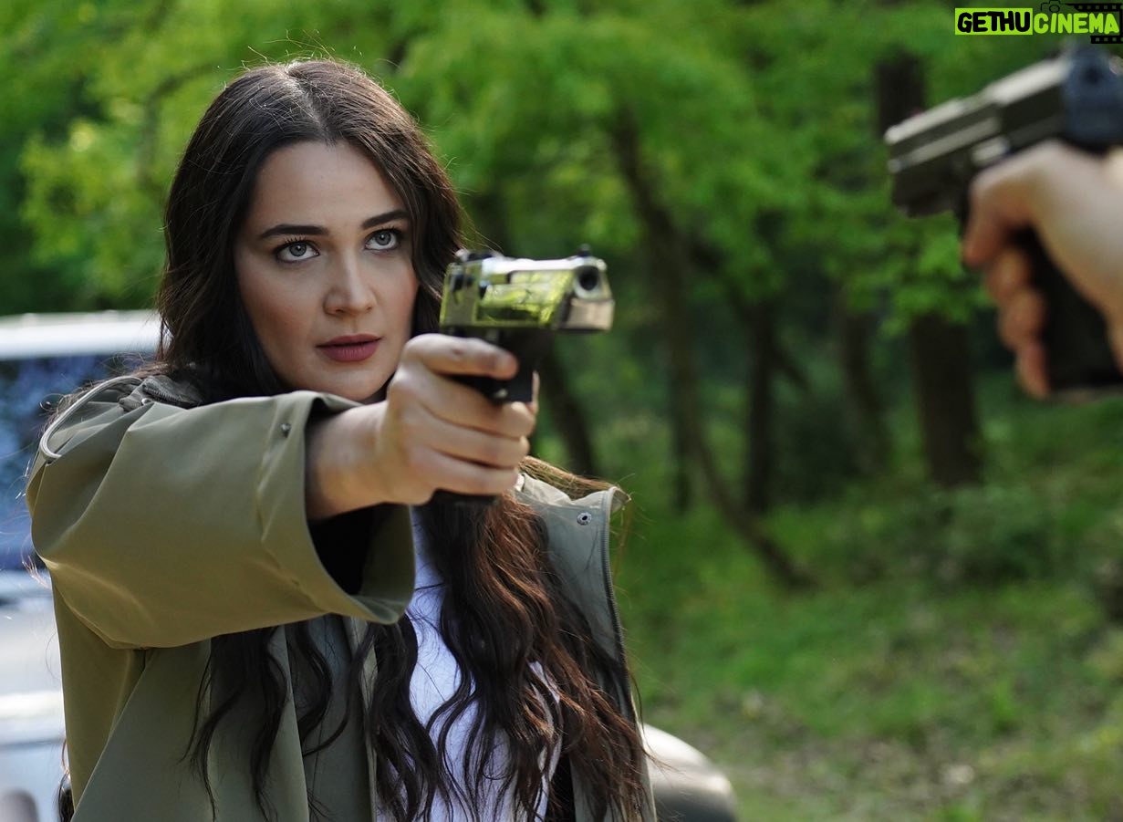 Gülsim Ali Instagram - Man Down Rum, pum, pum, pum rum, pum, pum, pum rum, pum, pum, pum Man Down 🎶 #Nadia