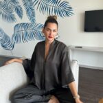 Gülsim Ali Instagram - Muhteşem bir tatilin sonuna geldik , tüm @miradaexclusivebodrum çalışanlarına teşekkürler 🌸☺️ @jollytur güvenilir tatilin adresi ☀️