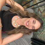 Gülsim Ali Instagram - Anlık çekilen fotoğraflar, değişik temalı 😜 ama sonu hep aynı tahmin edersiniz ki :))) kahkahalarla gülmek dileğiyle 🤍