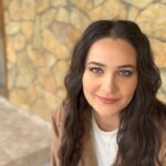 Gülsim Ali Instagram - Gülmek, gülümsemek, gülümsetebilmek 🌸 Mutlu hafta sonları