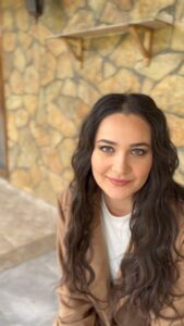 Gülsim Ali Instagram - Gülmek, gülümsemek, gülümsetebilmek 🌸 Mutlu hafta sonları