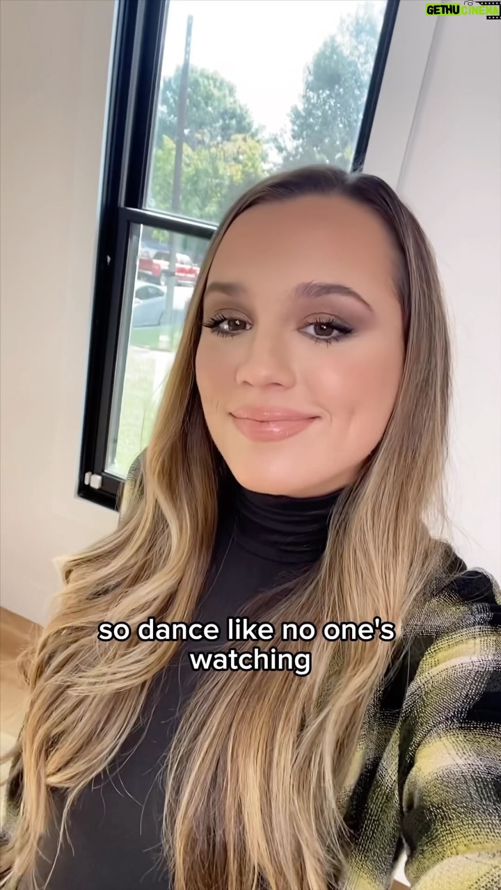 Gabby Barrett Instagram - This juuuuust might be the perfect song for your wedding ;) Tag me in your videos if you use it 🤍