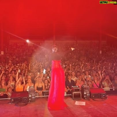 Gabby Barrett Instagram - Nebraska…. Y’all packed it out. This is why you should come to a show ;)