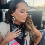 Gabby Barrett Instagram - Last night was unforgettable!! Obsessed with my @YellowRosebyKendraScott @kendrascott jewlery ✨ #kendrascottpartner Outfit: Shirt customized by @starstruckvintage Shorts @idyllwind @mirandalambert Tights by @wolford Boots by @danielxdiamond Jewelry by @YellowRosebyKendraScott @kendrascott Bandana customized by @fablesbybarrie Belt by @akira